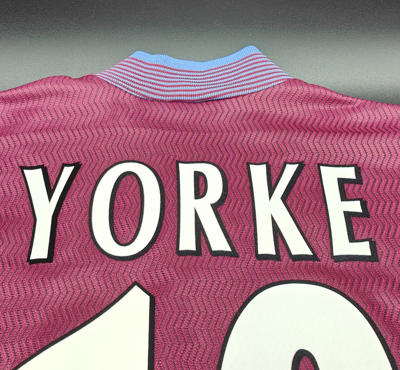 Aston Villa 1997-98 maglia Reebok home #10 Yorke - immagine 9