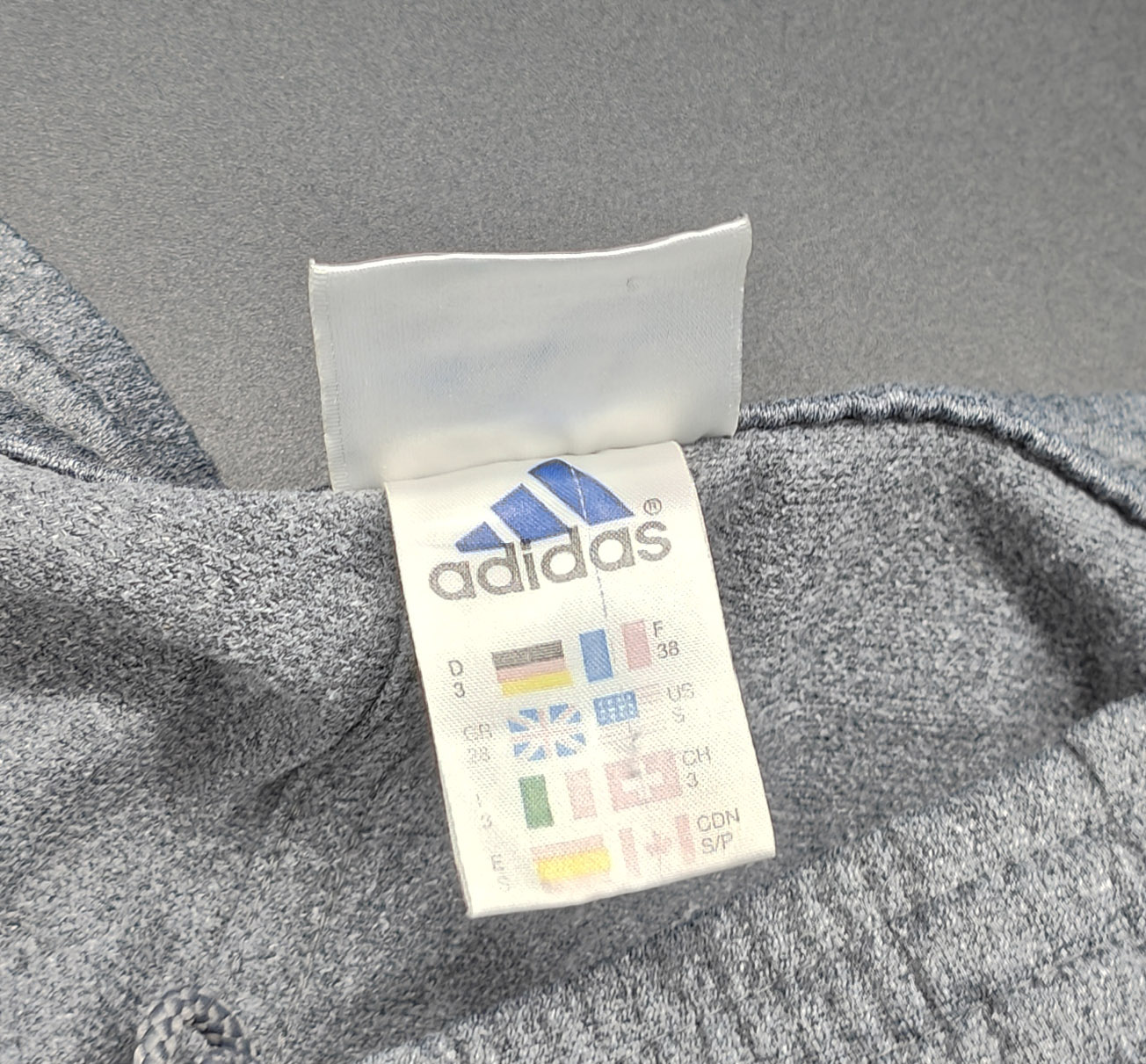 Adidas pantaloncini vintage anni '90 "The brand with three stripes" - immagine 3