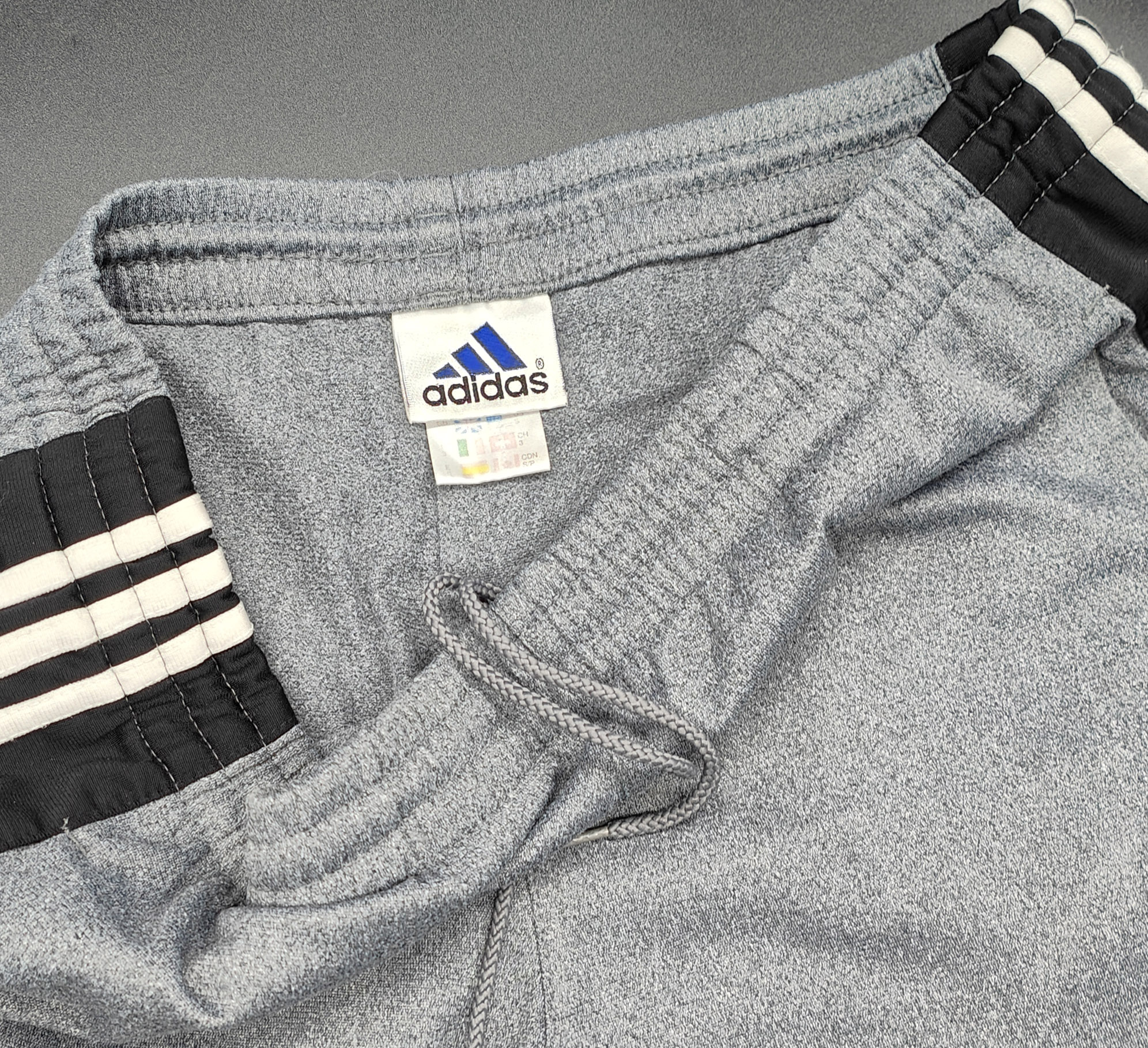 Adidas pantaloncini vintage anni '90 "The brand with three stripes" - immagine 4