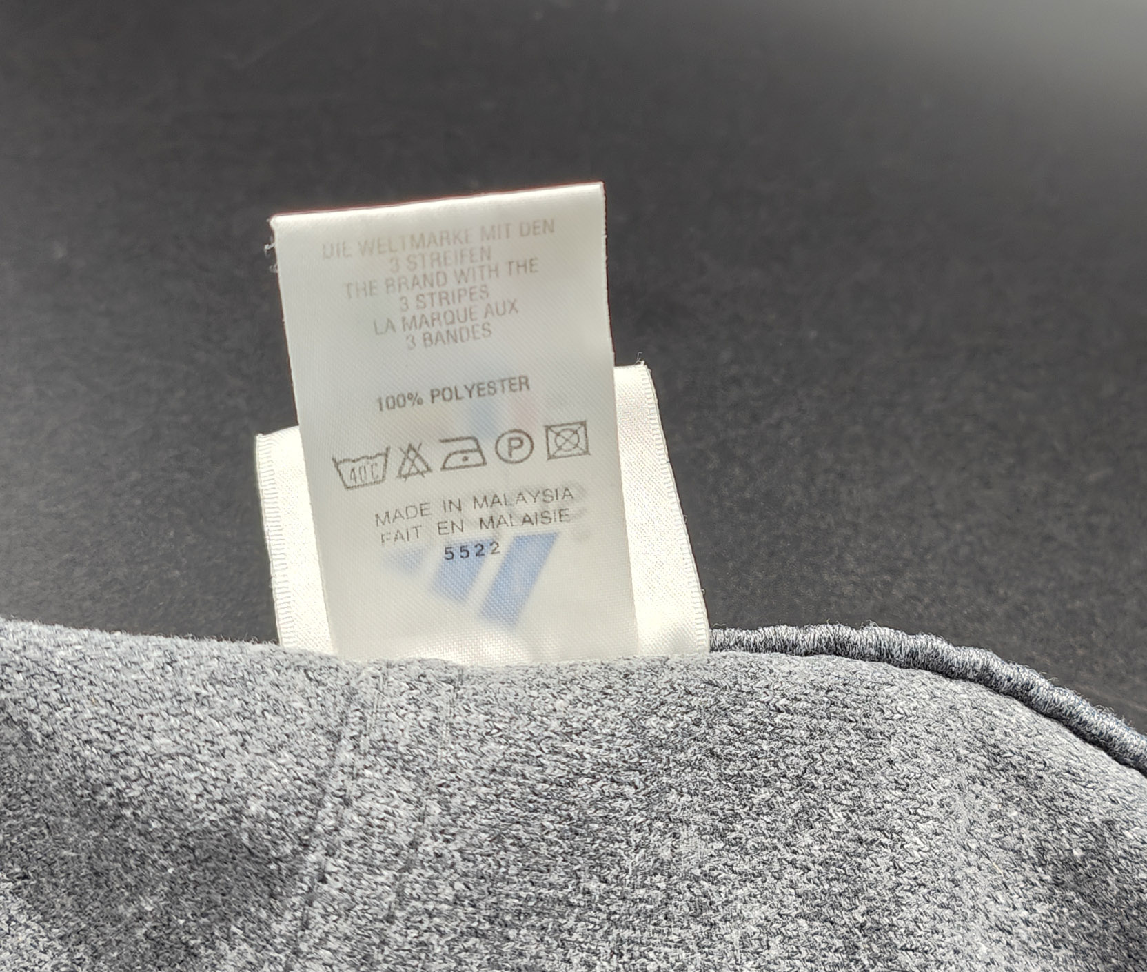 Adidas pantaloncini vintage anni '90 "The brand with three stripes" - immagine 5